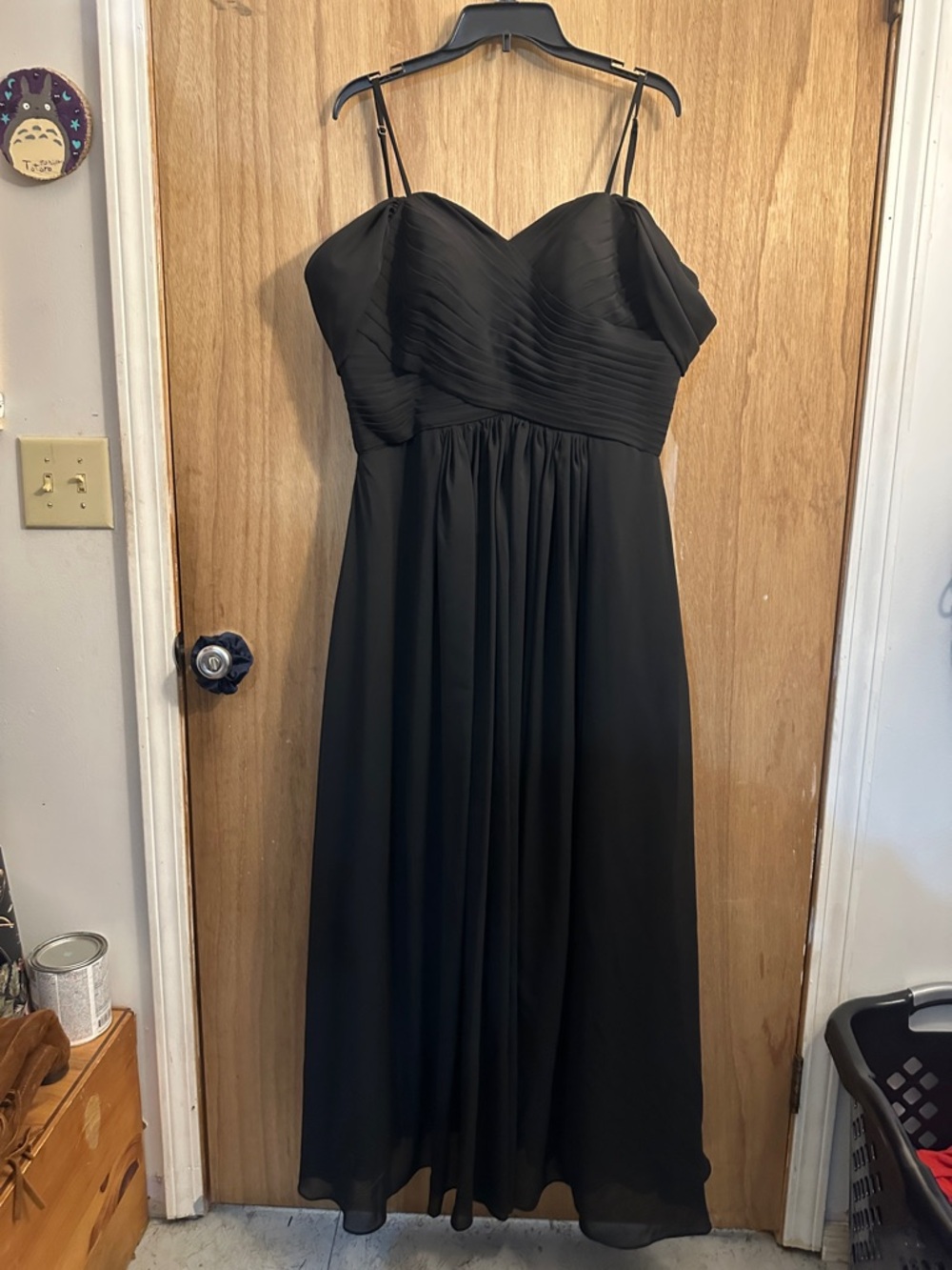 Elegant Black Spaghetti-Strap Evening Dress
